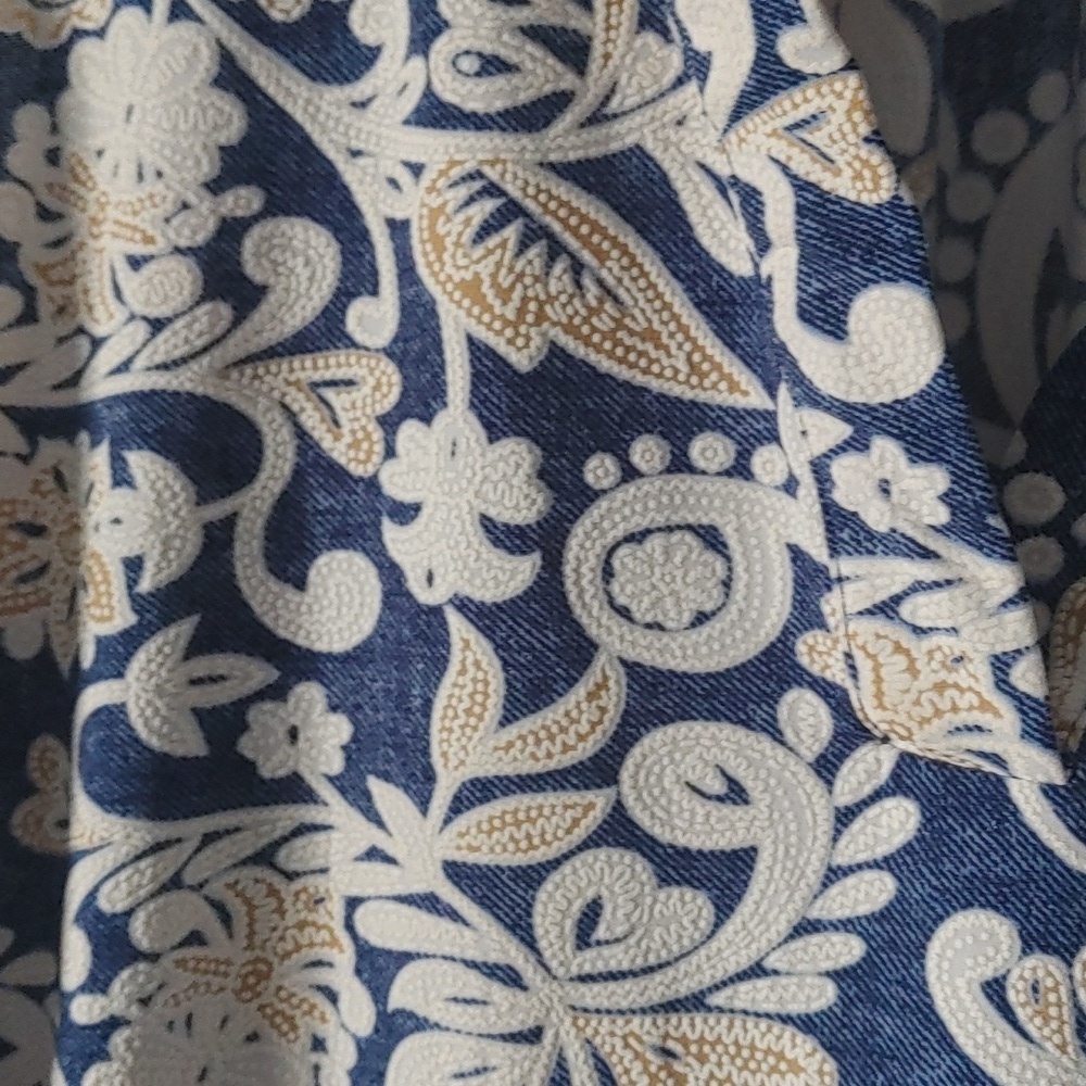SJS Blue and White Floral Brocade Sleeveless Blouse Size Medium - Picture 3 of 5